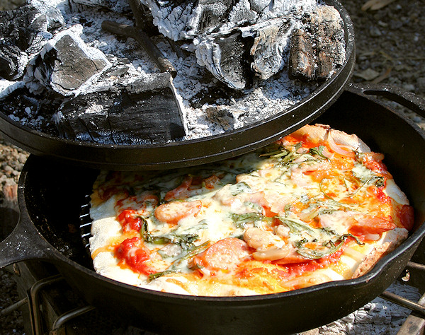 ダッチ スキレットでピザを焼こう ピザサービングボード ｍサイズ クッキングツール Cook Dine Hayama