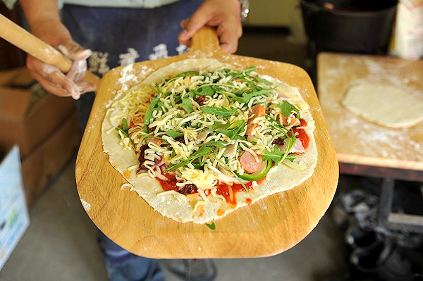 ダッチ スキレットでピザを焼こう ピザサービングボード ｍサイズ クッキングツール Cook Dine Hayama
