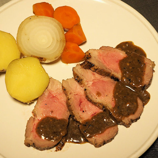 70年モノのダッチオーブンで作るローストポーク Cook Dine Hayama クックアンドダイン ハヤマ 公式サイト