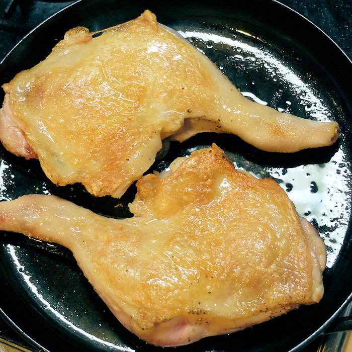 こんな時だからこそ 鉄鍋クッキング 骨付鶏モモ肉のステーキ Cook Dine Hayama クックアンドダイン ハヤマ 公式サイト